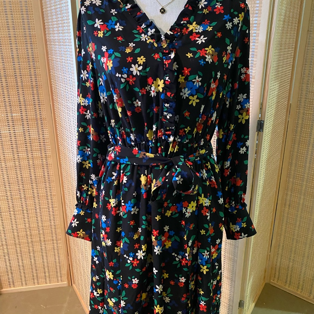 Knee length dress with flowers!
